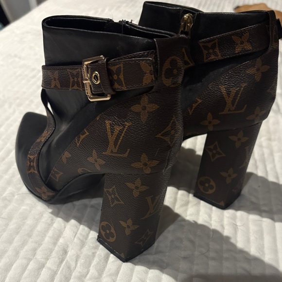 Louis Vuitton Black and Brown Heeled Boots - Picture 4 of 4